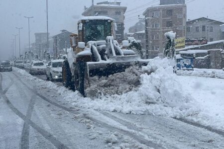 خدمت رسانی شهرداری رشت با هزار نیرو و بیش از یکصد دستگاه ماشین آلات جهت بازگشایی معابر