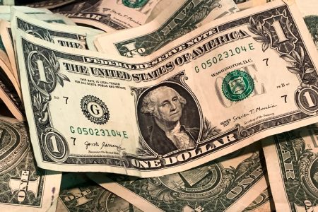 دلار به مرز ۸۰ هزار تومان بازگشت