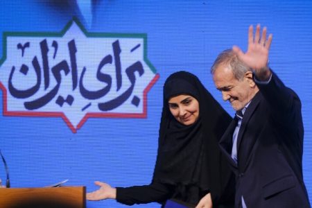 ماجرای سفر میلیاردی وزیر راه با خانواده به کیش با هزینه بیت المال | آقای پزشکیان آبروی دولت را قربانی یک شخص نکنید