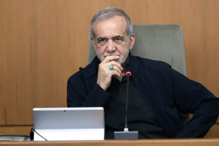 باید براساس لیاقت و توانمندی ها افراد را در جایگاه ها قرار دهیم