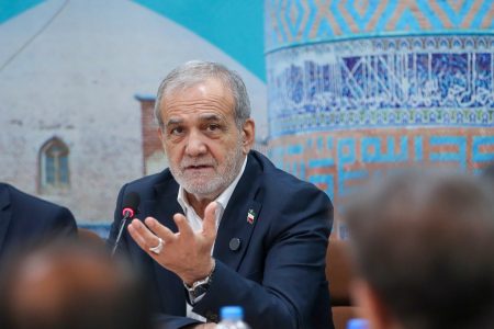 پزشکیان: زمینه شکوفایی استعدادهای جوان را فراهم کنیم | جوانان باید آینده کشور را متحول کنند
