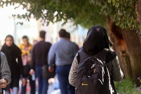 جوان ایرانی کار می کند که زنده بماند | با دو شغل فقیرتر می شویم